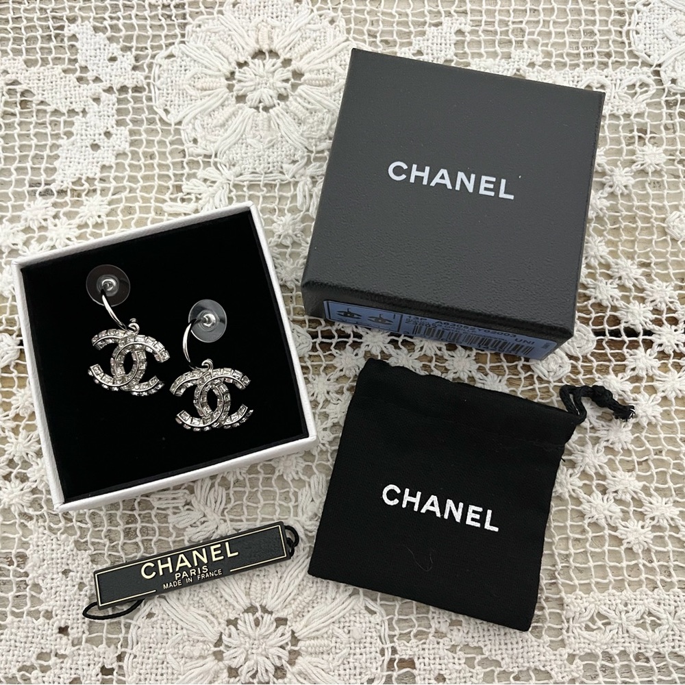 AUTH CHANEL Crystal CC Earrings